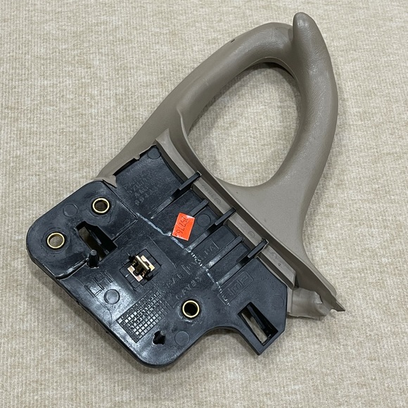 Chev Silverado Tahoe Suburban GMC Yukon Denali Grip Grab Support Assist Handle - Picture 6 of 8